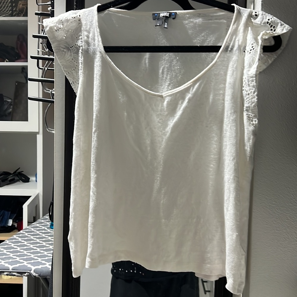 Paige 100% linen top with eyelet trims at sleeves. Size L, fits M-L, NWOT, cream